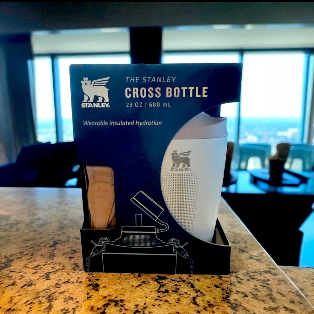 Stanley Cross Bottle 23 oz Travel Bottle w/ Strap Lilac New Sealed